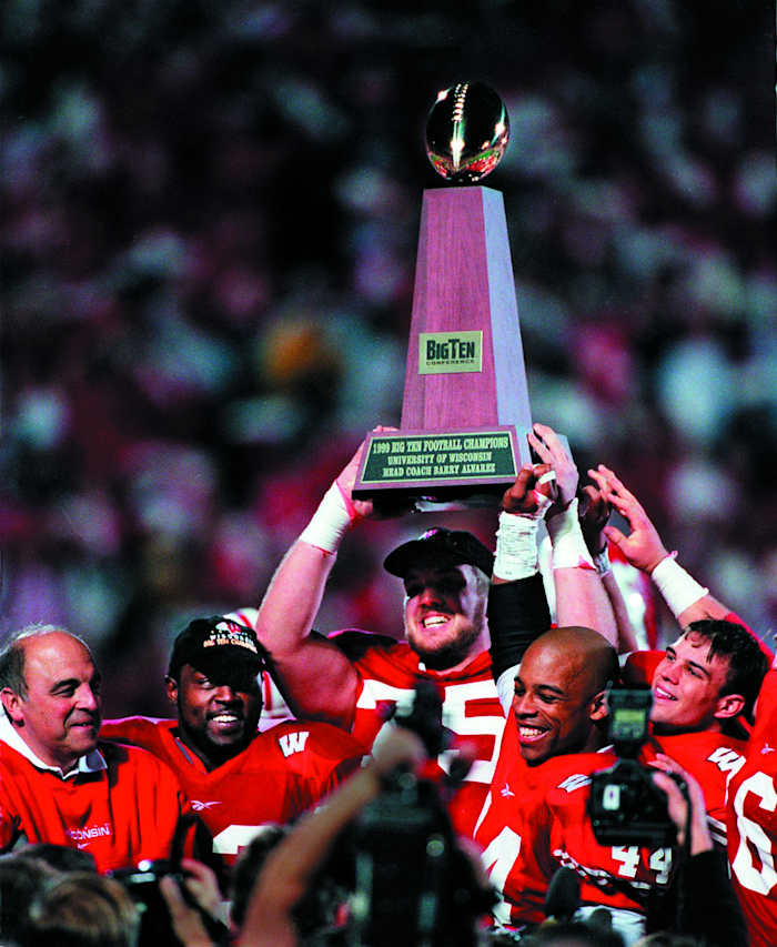 Chris McIntosh holding the Big Ten Championship Trophy (Credit: Rick Wood via Imagn Content Services, LLC)